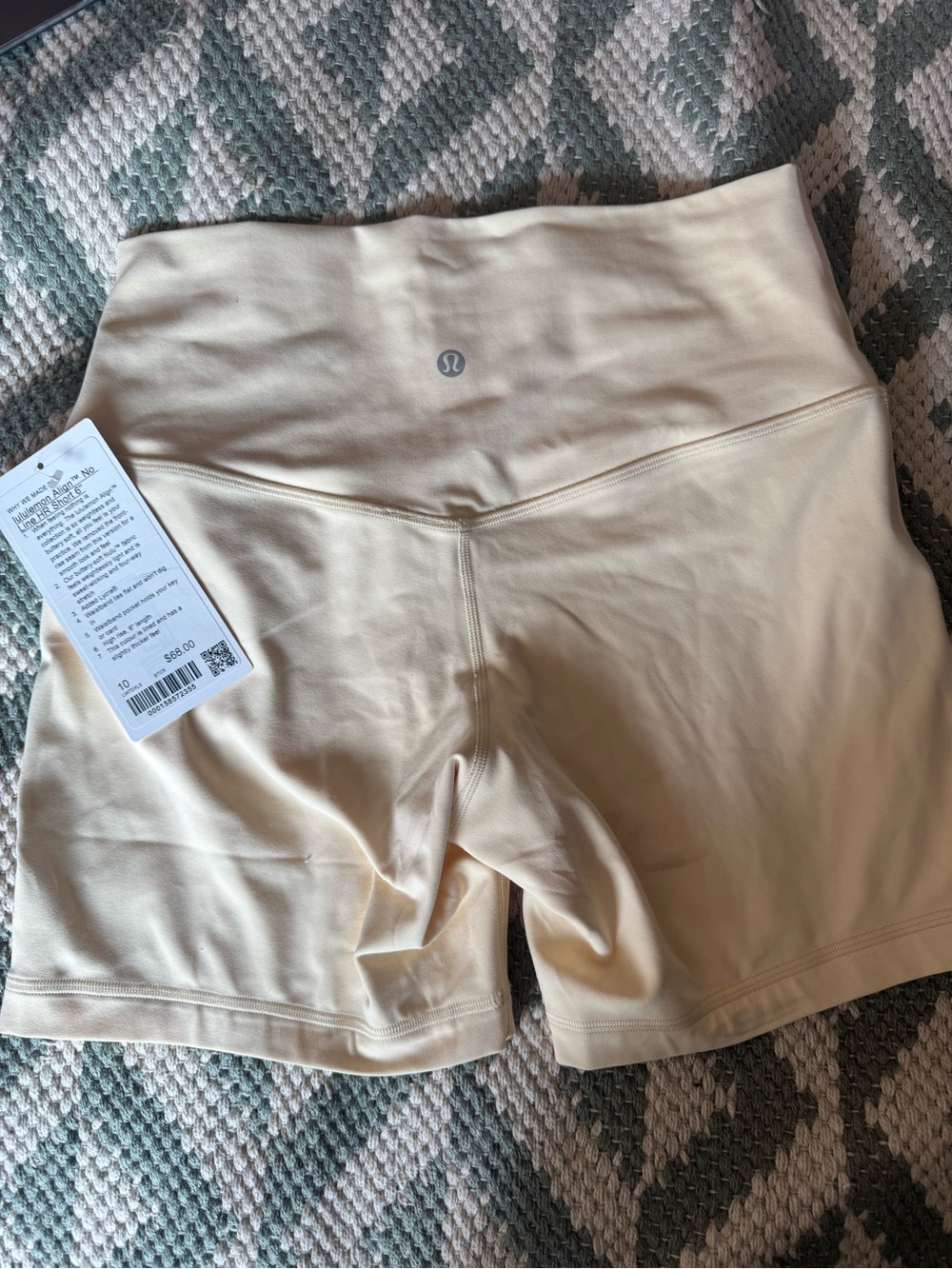 lululemon athletica Align 6” - Buttercream - Picture 2 of 4